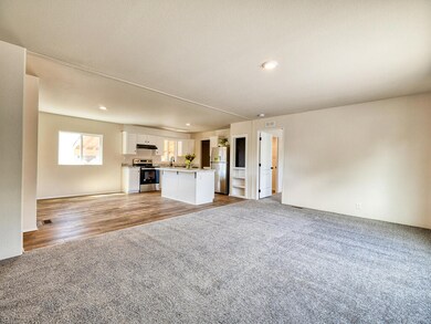 4647 Winter Ave unit SPC 81, Klamath Falls, OR 97603 - photo 4