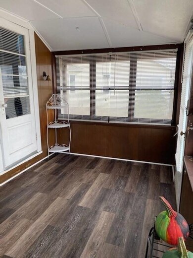 21 Michigan St, Indian Orchard, MA 01151 - photo 3