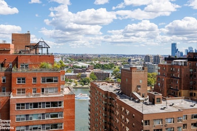 60 E End Ave unit 21A, New York, NY 10028 - photo 3