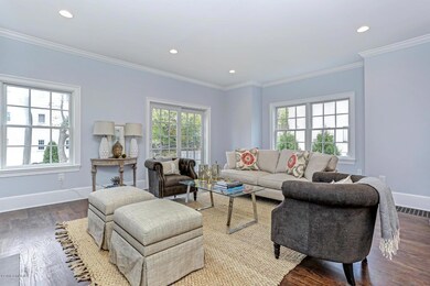 2 Nassau Pl Cos Cob CT 06807-large-011-2