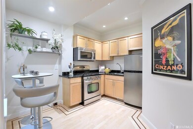 Eat-In Kitchen