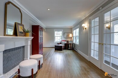 Fashion-only fireplace . . .