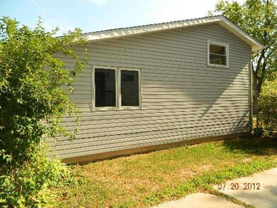 1616 Sacramento Dr, Carpentersville, IL 60110 - photo 2