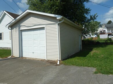 307 Second St SW, Pulaski, VA 24301 - photo 5