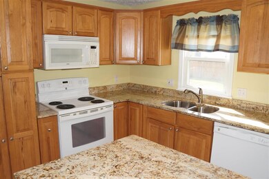 15 Cliff St, Manchester, NH 03103 - photo 4