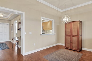 Dining area w pass thru