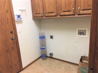 625 Madeline Ln, Moore, OK 73160 - photo 4