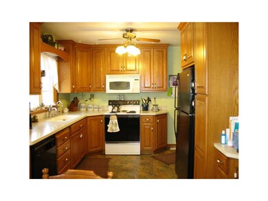 Kitchen. Beautiful kitchen with upgraded counters,