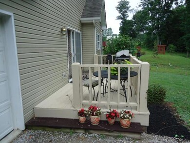 Quaint back deck for outdoor grilling