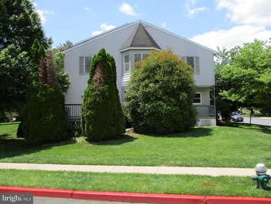 659 Knightsbridge Dr, Hagerstown, MD 21740 - photo 2