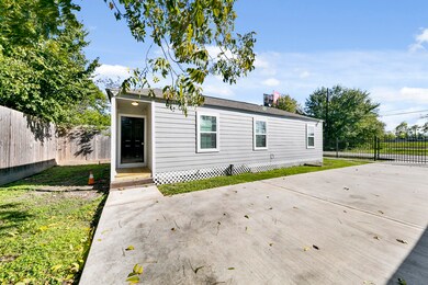5604 1/2 Los Angeles St, Houston, TX 77026 - photo 2