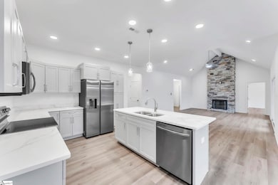 100 Indian Ridge Dr, Laurens, SC 29360 - photo 3