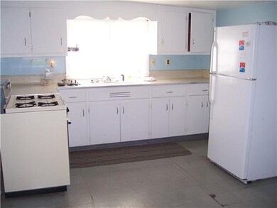 Exterior Front Eat-in kitchen
