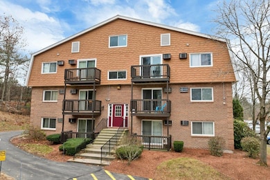 210 Brook Village Rd unit U43, Nashua, NH 03062 - photo 2