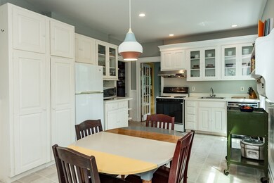 82 Highland Rd unit 3, Brookline, MA 02445 - photo 6