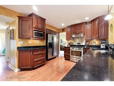 310 Devlin Ct, Naperville, IL 60565 - photo 6