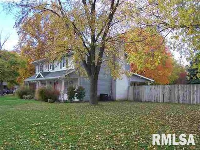 300 Rhoads Ave, Lincoln, IL 62656 - photo 2