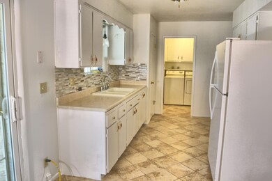 10002 W Deanita Ln, Sun City, AZ 85351 - photo 4