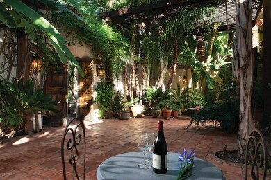 04 Large Tiled Entry Courtyard