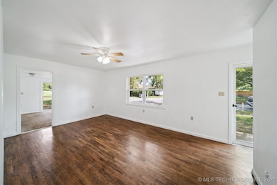 313 S Gray Ct, Chouteau, OK 74337 - photo 3