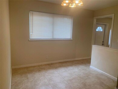 10749 Hallwood Dr, Saint Louis, MO 63136 - photo 4