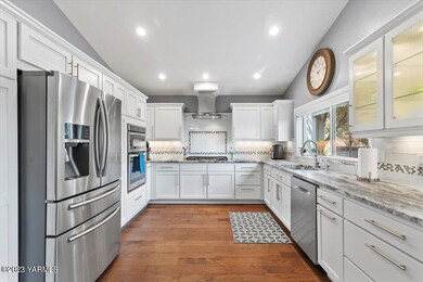 5- Kitchen