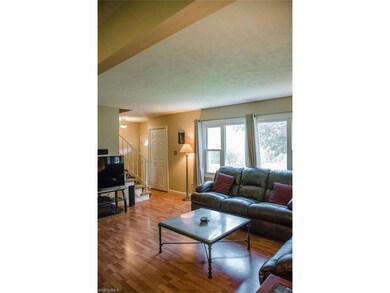 OPEN BRIGHT LIVING ROOM
