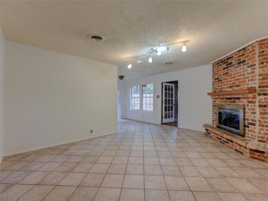 624 Post Oak Dr, Hurst, TX 76053 - photo 7