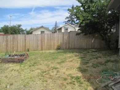 1424 Pleasant Ave, Klamath Falls, OR 97601 - photo 5