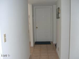 FOYER ENTRY