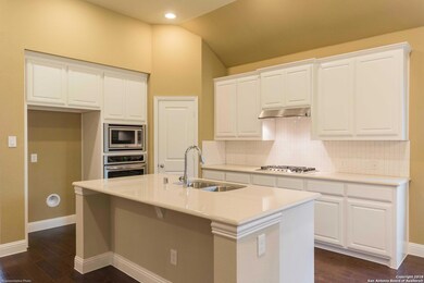 949 Carriage Loop, New Braunfels, TX 78132 - photo 7