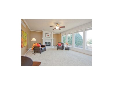 Uber Spacious Great Room with Wall of Windows, Lov