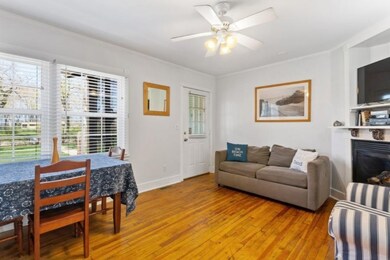 03_15657Lakeshore_13_10001_LivingRoom_Lo