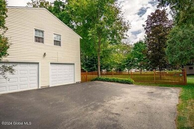 Lone Pine Garages