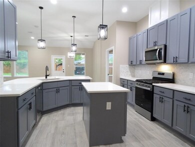 2825 Blue Sky St, Houston, TX 77088 - photo 4