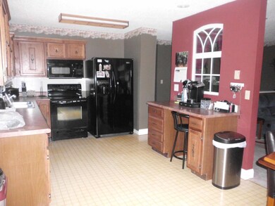 1306 E Birch Ave, Mitchell, SD 57301 - photo 5