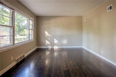 314 Oklahoma St, Lawrence, KS 66046 - photo 4