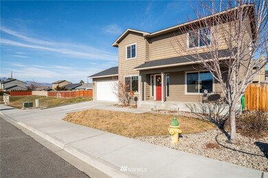 2581 3rd St NE, East Wenatchee, WA 98802 - photo 3