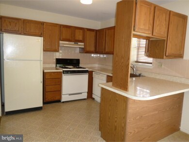 505 Carousel Cir, Norristown, PA 19403 - photo 2
