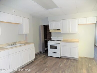 21 W Noble St, Nanticoke, PA 18634 - photo 3