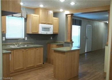 132 Treeline Dr, Statesville, NC 28677 - photo 2