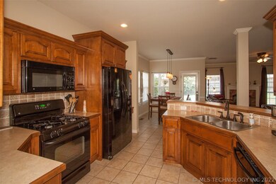 Built in writing desk between kitchen and breakfas
