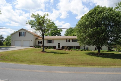 4659 Huff Rd, High Point, NC 27263 - photo 3