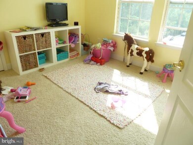 19453 Dover Cliffs Cir, Germantown, MD 20874 - photo 3