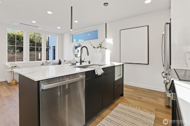 8757 Palatine Ave N unit B, Seattle, WA 98103 - photo 5