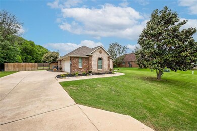 4402 Cluster Oak Ct, Granbury, TX 76049 - photo 4
