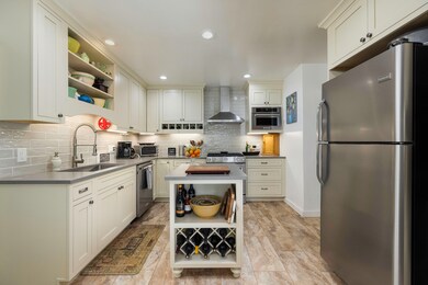 233 NW Cedar Ave (7 of 34)
