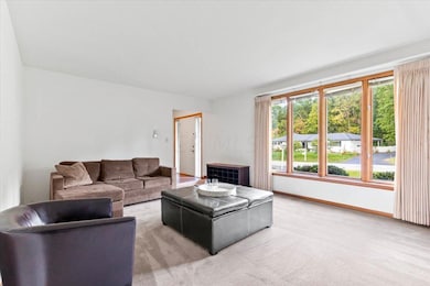 06-Living Area