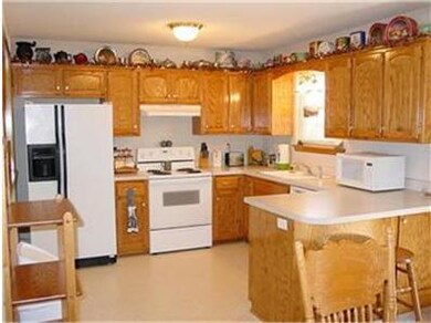 308 Shenandoah Dr, Raymore, MO 64083 - photo 2