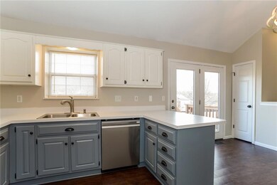 118 E Calico Dr, Raymore, MO 64083 - photo 5